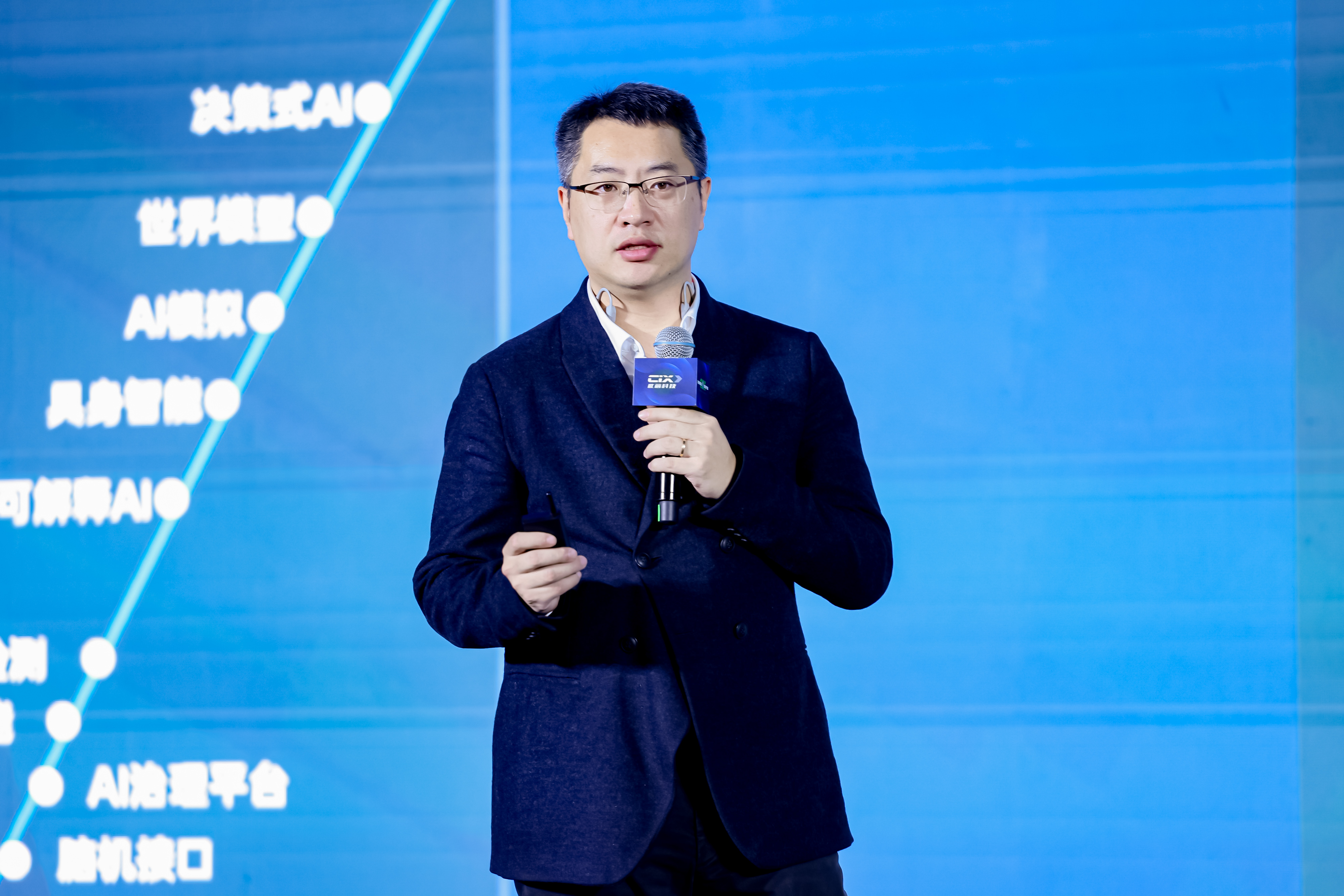 百度基础技术体系产品委员会主席、百度AI技术生态副总经理 周奇.jpg